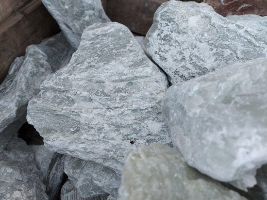 1 Stück Skulpturenstein, kalkfarben, 7 bis 9 kg, inklusive 4 Bögen Schleifpapier