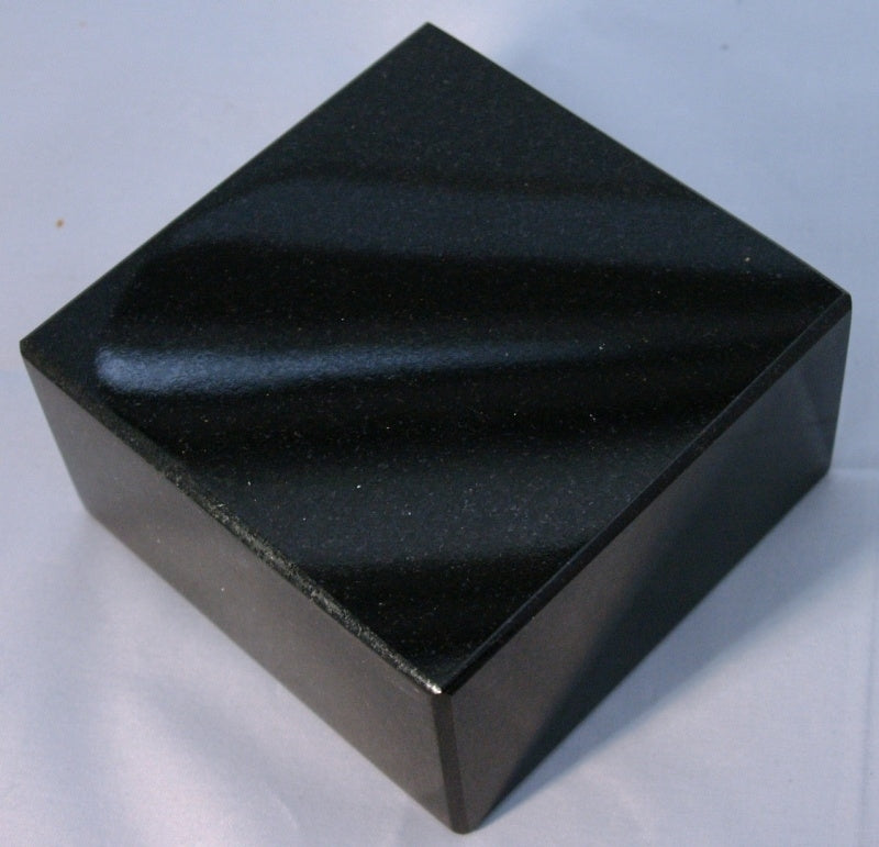 Base en granit noir 8x8x20